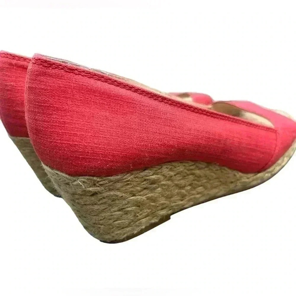 Lucky Brand Wedge Heel Shoe in size 7. Gorgeous coral color with peek-a-boo toe - Picture 1 of 7